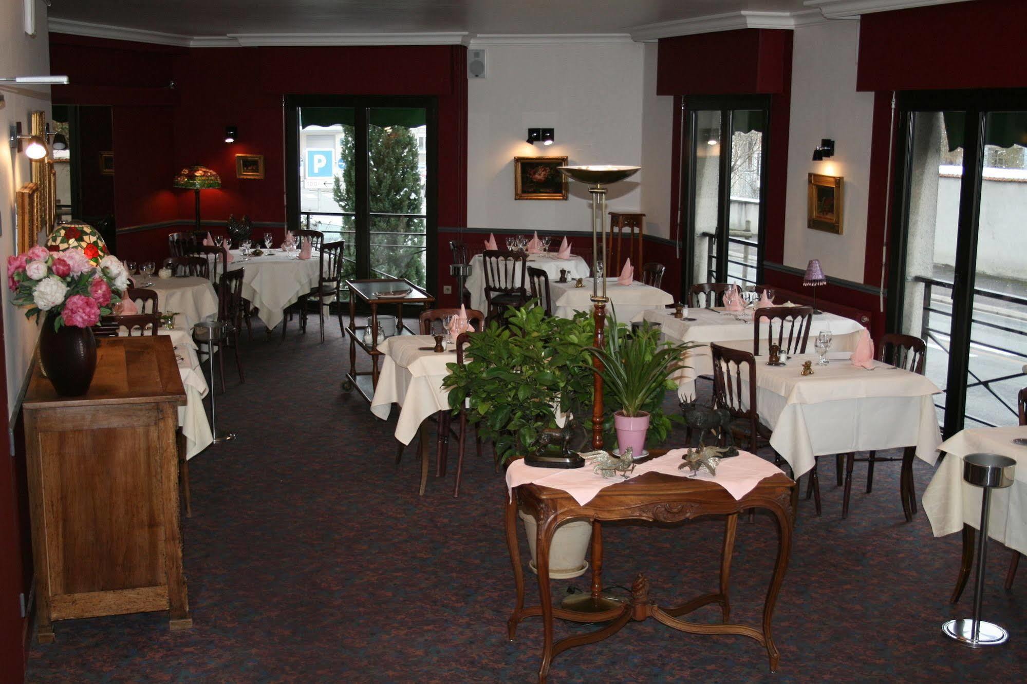 Auberge De La Fontaine 内尔河畔欧比尼 外观 照片