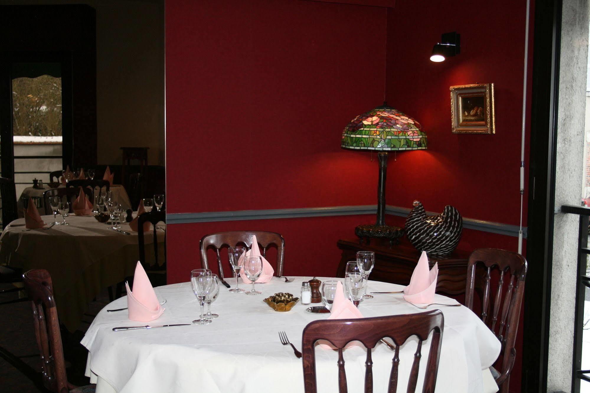 Auberge De La Fontaine 内尔河畔欧比尼 外观 照片